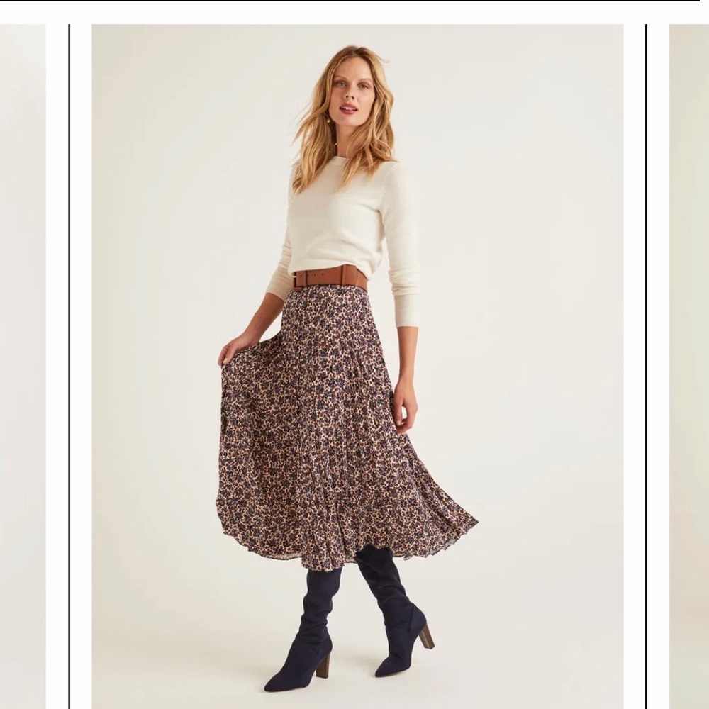 Boden Camille Pleated Floral Midi Skirt in Navy